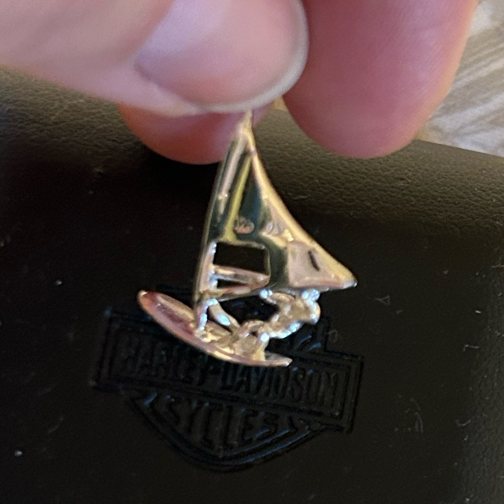 Source Unknown Silver Sailboat Necklace
